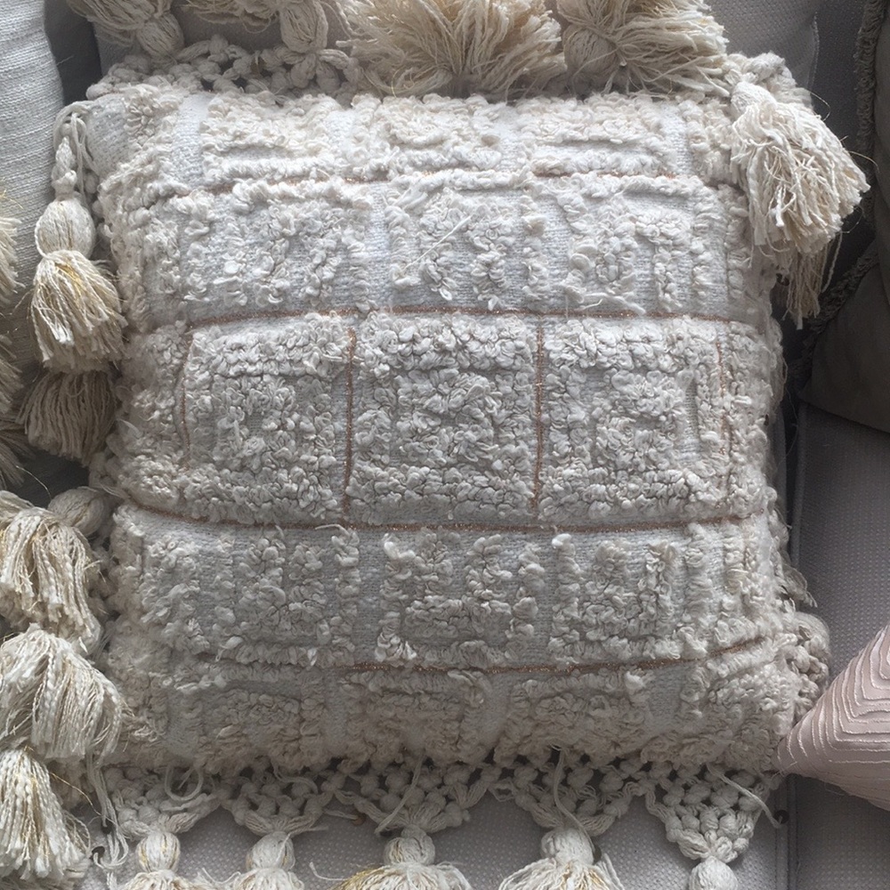 Two 18x18’’ Anthropologie accent pillows NEW w/tag - Picture 3 of 8